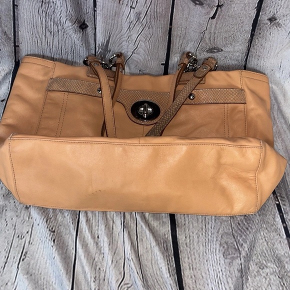 Vintage Coach Penelope Turn Lock  Coral Leather Satchel Shoulder Bag Purse - Picture 4 of 8